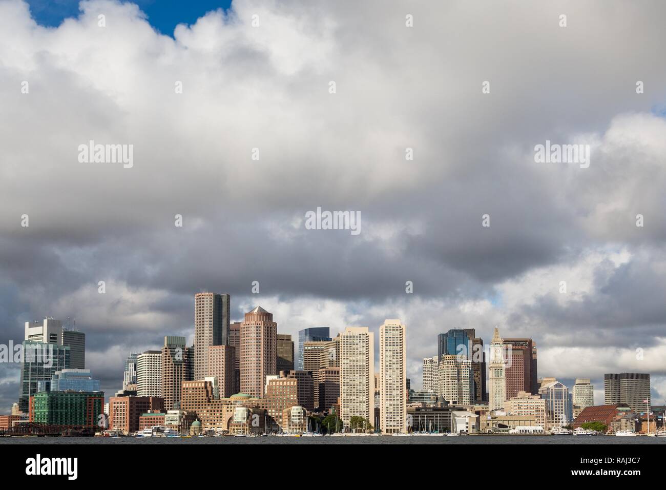 Vistas del perfil de la ciudad de Boston, rascacielos, Boston, Massachusetts, EE.UU. Foto de stock