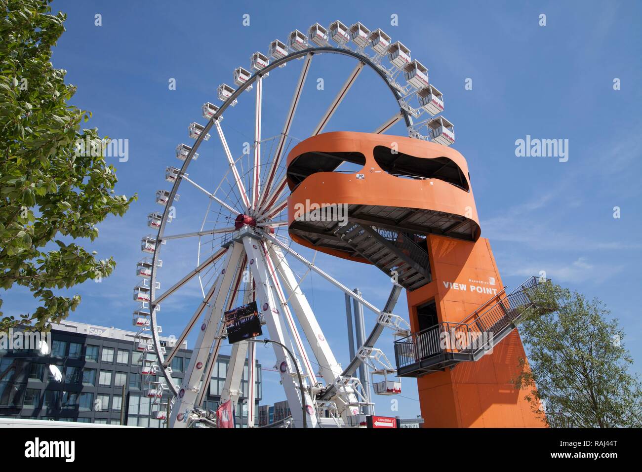 Rueda de Ferris y punto de vista, HafenCity, Hamburgo, PublicGround trimestre Foto de stock
