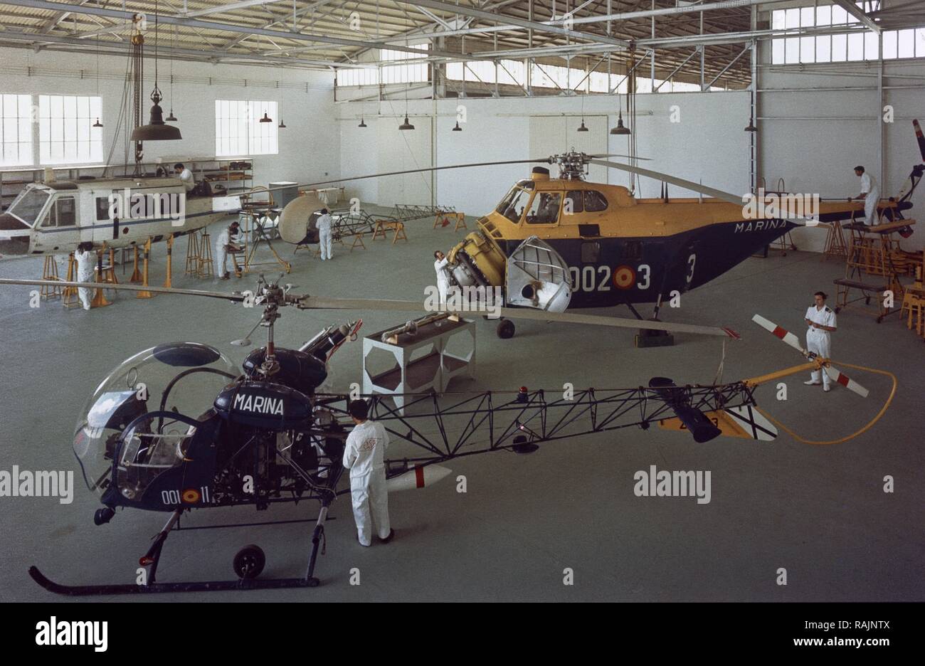 VISTA DE LAS NAVES - Fabricando helicopteros. Ubicación: C. A. S. A. Getafe. MADRID. España. Foto de stock