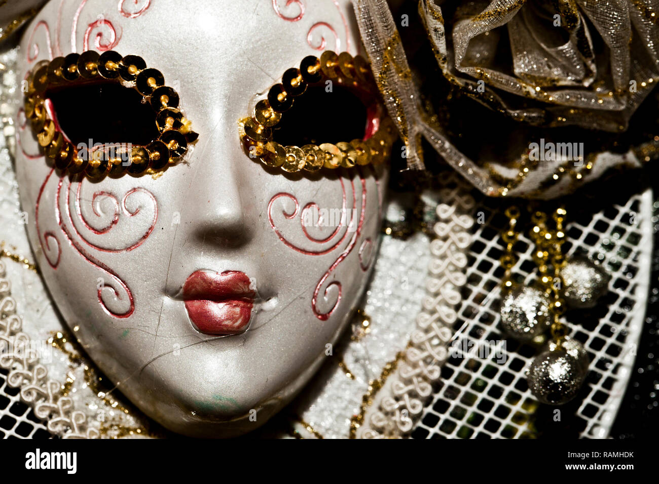 Colorida máscara de carnaval veneciano