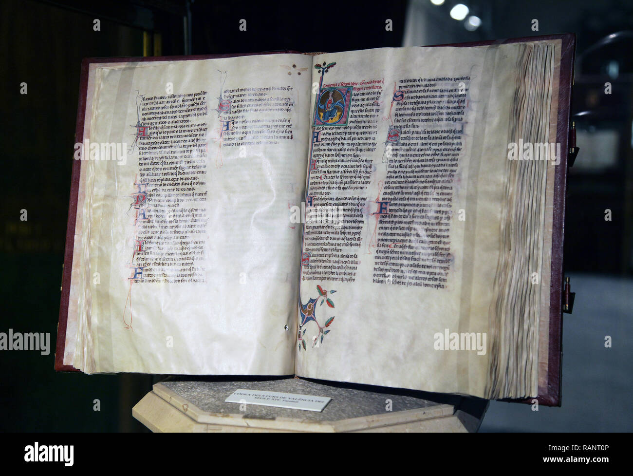 El "Codex dels furs de Valencia" del segle X IV.el libro de leyes desde Valencia en España data del siglo XIV, siglo xiv Foto de stock