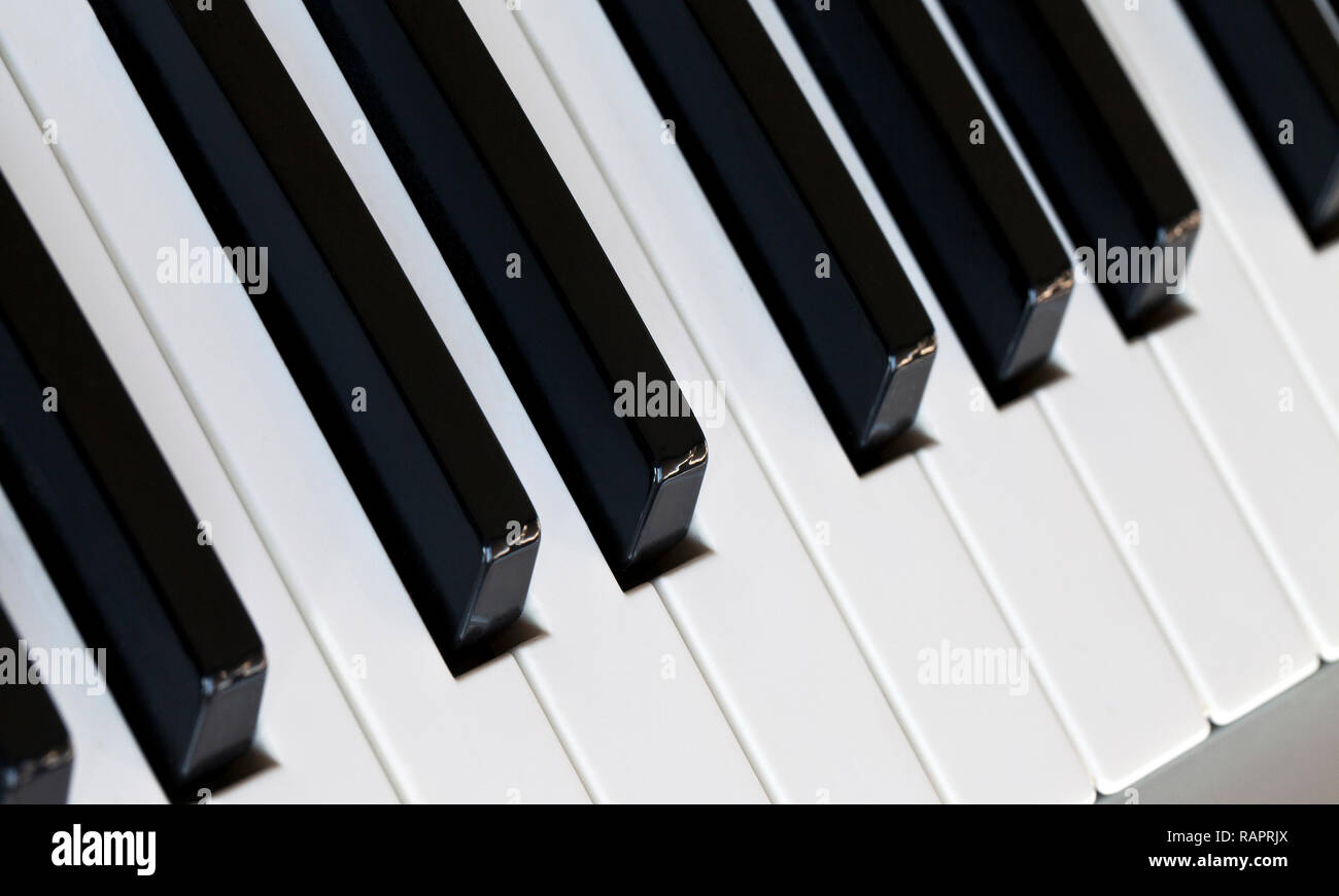 Teclas de piano melódico instrumento musical elegancia y romántico  Fotografía de stock - Alamy