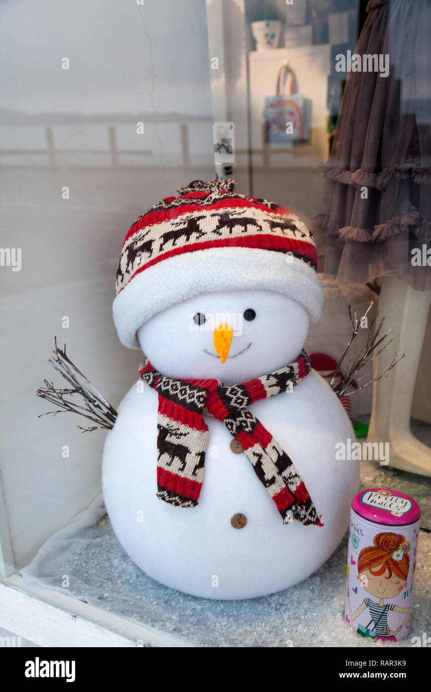 Muñeco de nieve de punto fotografías e imágenes de alta resolución - Alamy