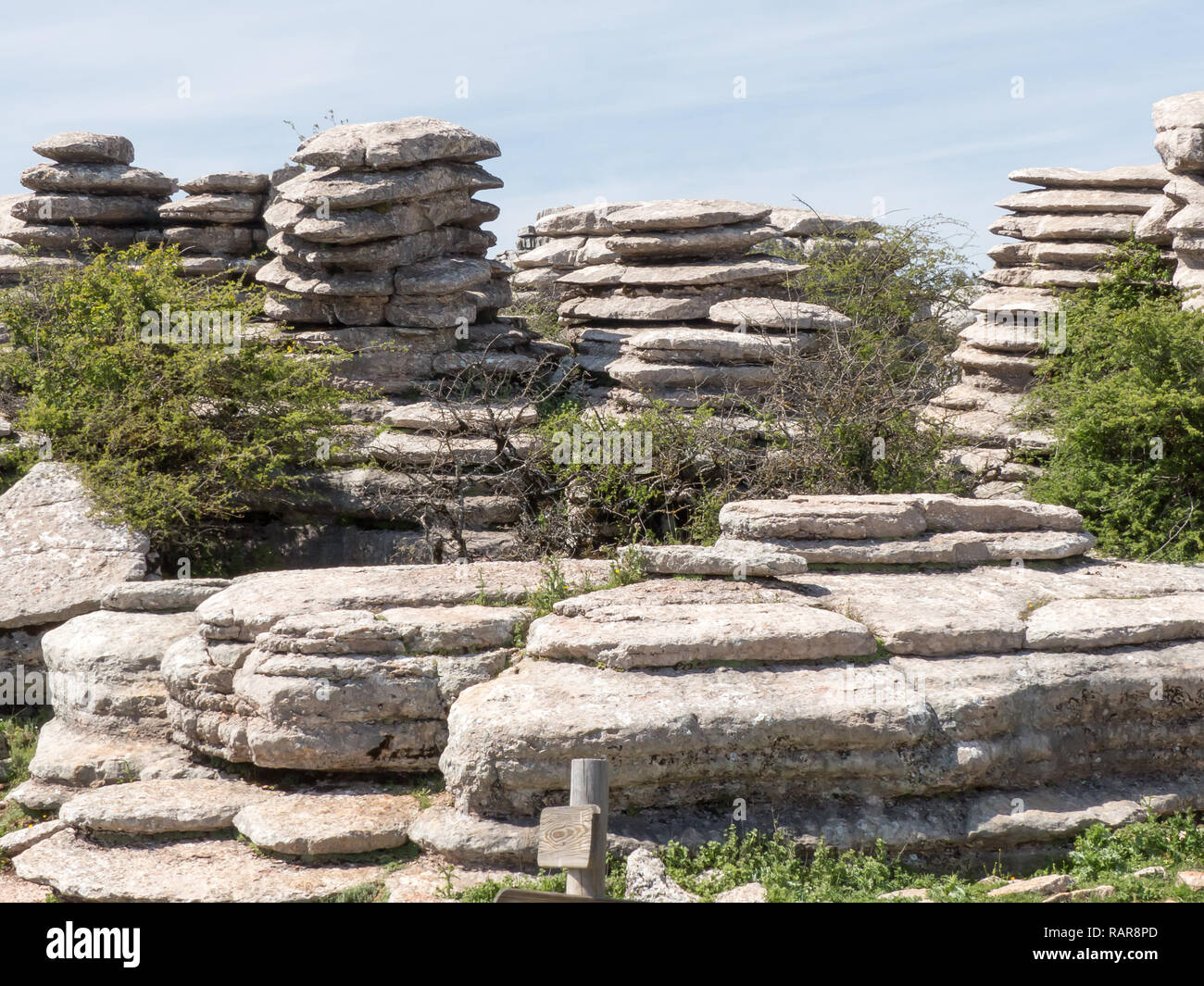 Andalucía en España: extrañas formaciones rocosas en el Torcal de Antequera parque natural Foto de stock