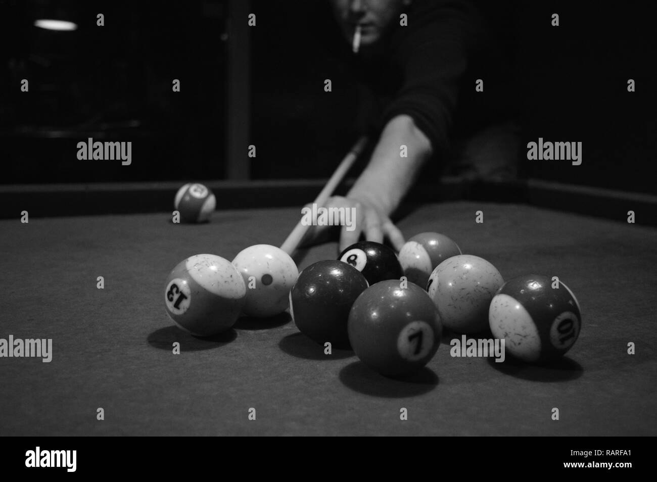 Niños jugadores de billar Imágenes de stock en blanco y negro Alamy