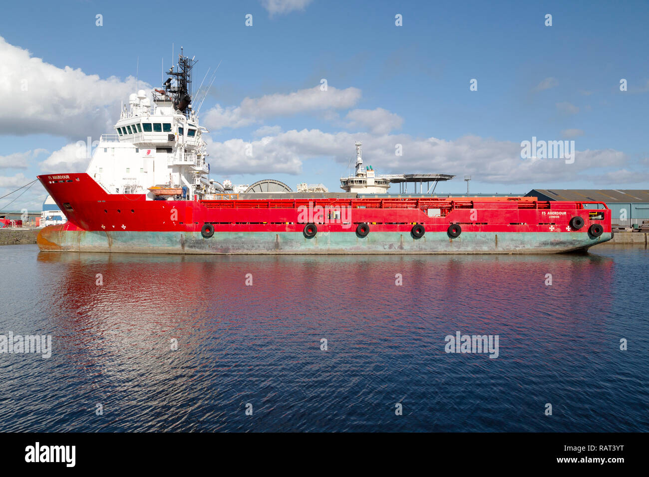 El FS Aberdour anclado en Leith, en Edimburgo, Escocia. El buque es un remolcador offshore y el buque de aprovisionamiento. Foto de stock