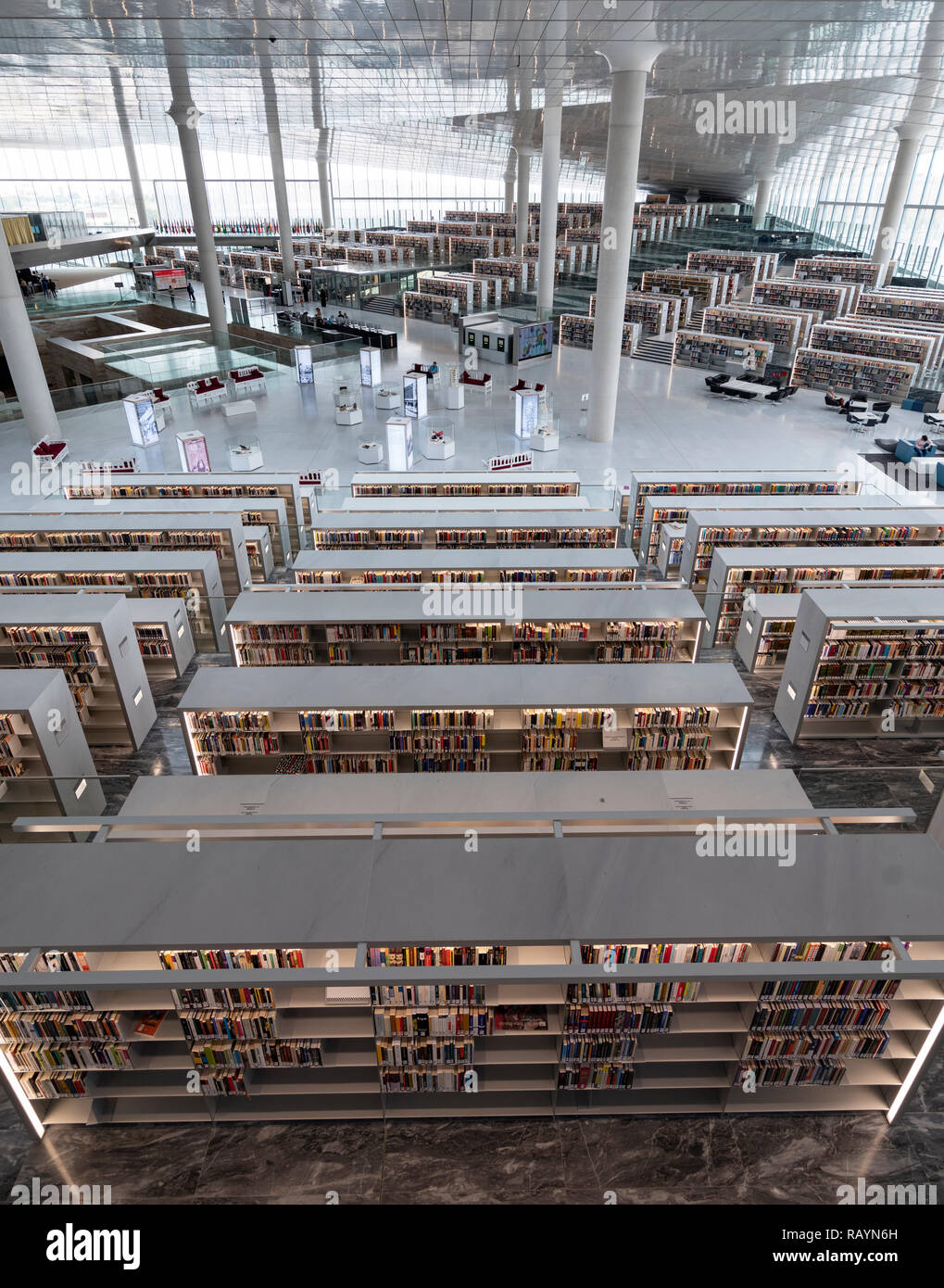 La nueva Biblioteca Nacional de Qatar en la ciudad de la educación, Doha, Qatar. El arquitecto Rem Koolhaas. Foto de stock