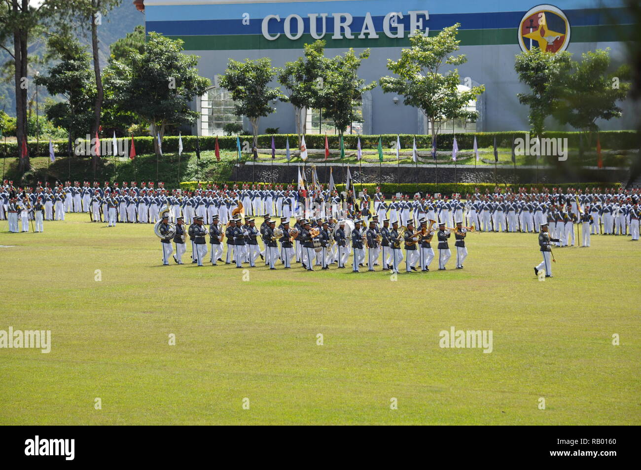 Los cadetes de la Academia Militar de Filipinas (PMA) realizar perforación silenciosa durante la celebración del día de la independencia de los países de la ciudad de Baguio, Filipinas Foto de stock
