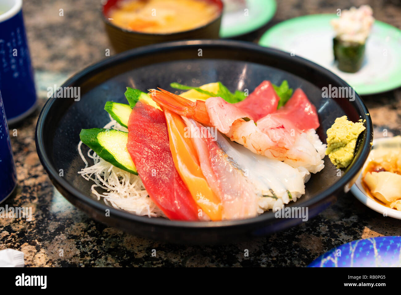 Sushi chirashi fotografías e imágenes de alta resolución - Alamy