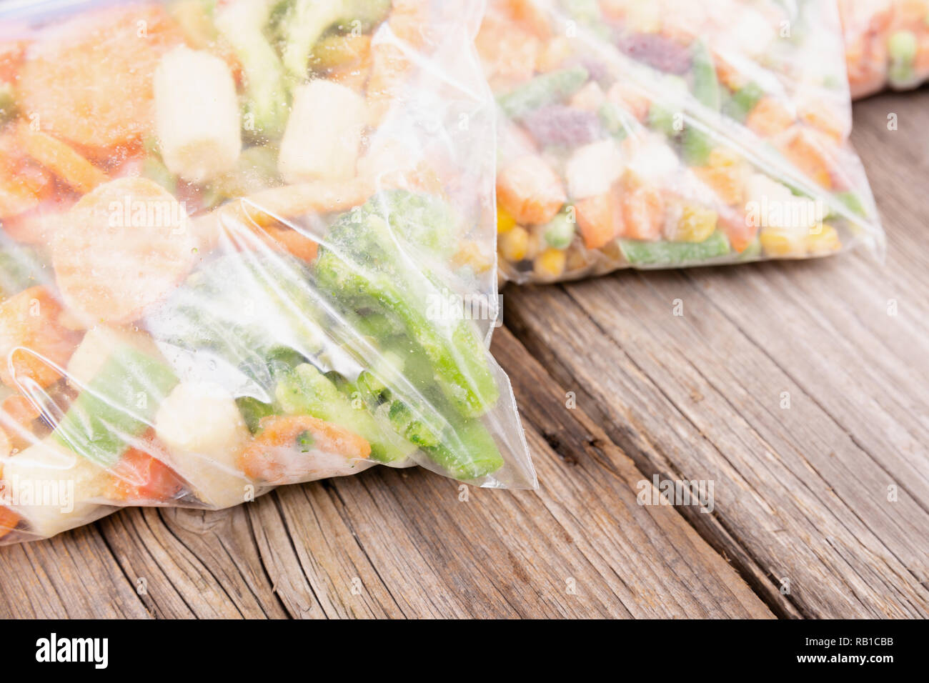 Bolsa de verduras congeladas fotografías e imágenes de alta resolución -  Alamy