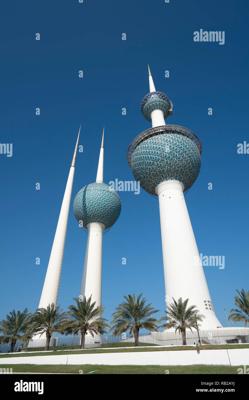 Vista de las torres de Kuwait en la ciudad de Kuwait, Kuwait Foto de stock