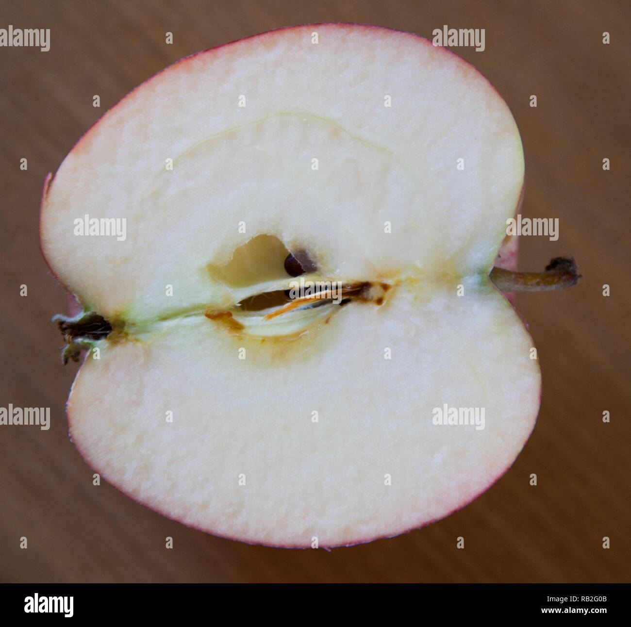Mitad de Apple con su apple-pip core Foto de stock