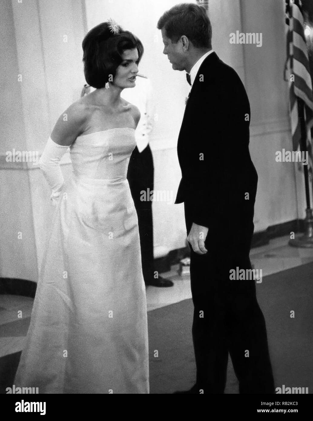 El Presidente de Estados Unidos, John F. Kennedy y la Primera Dama, Jacqueline Kennedy en la Casa Blanca una cena en honor de André Malraux, Ministro de Estado de Asuntos Culturales de Francia. Foto de stock