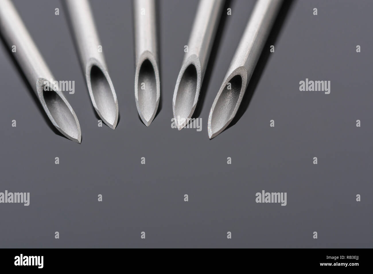 Primeros planos de aguja hipodérmica. BD Microlance 18 calibre 1 1 1/2
