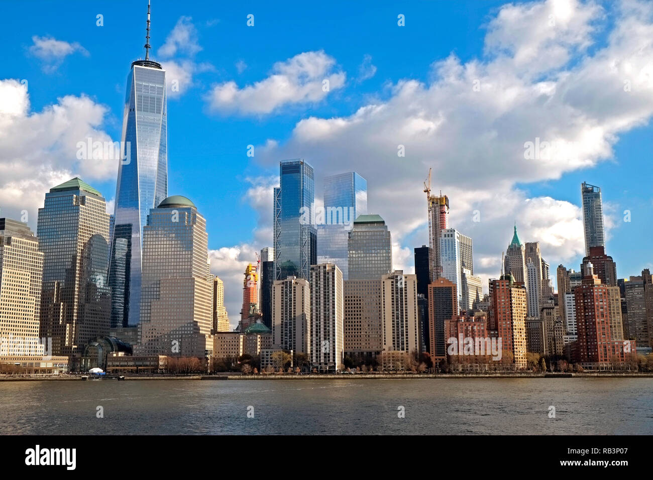 Perfil del centro de la ciudad de Nueva York desde el río Hudson en Nueva  York Nueva York, Manhattan, Long Island, Estado de Nueva York, Estados  Unidos de América EE.UU Fotografía de