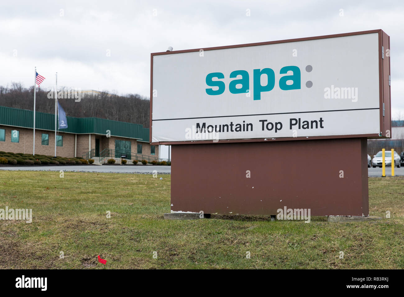 Un logotipo cartel fuera de una instalación ocupada por extrusiones de Sapa en la cima de la montaña, Pennsylvania, el 29 de diciembre de 2018. Foto de stock