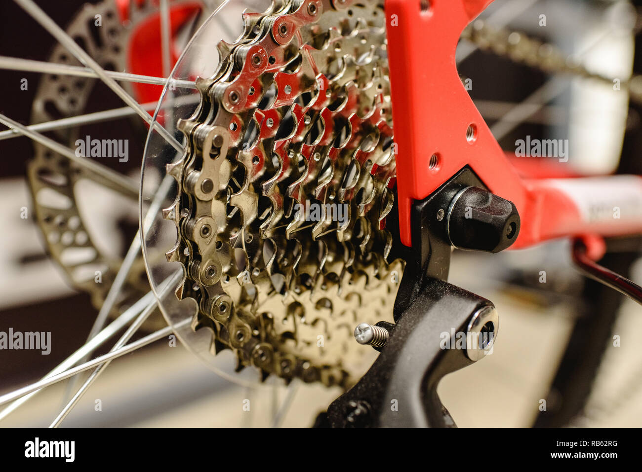 Engranaje de corona una bicicleta limpia Fotografía de stock - Alamy