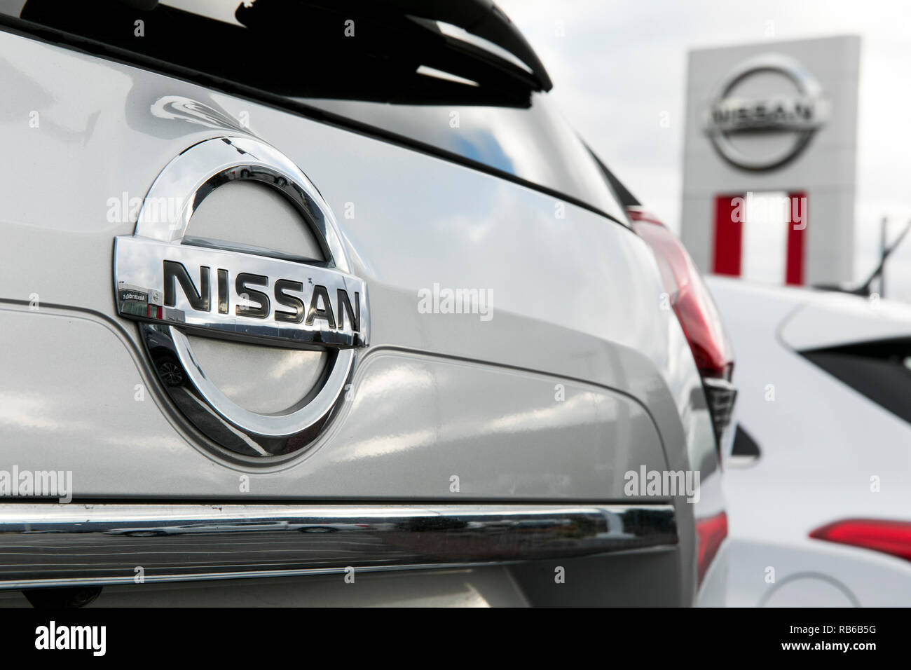 Nuevo sedán Nissan vehículos en un concesionario mucho de Muncy, Pennsylvania, el 30 de diciembre de 2018. Foto de stock