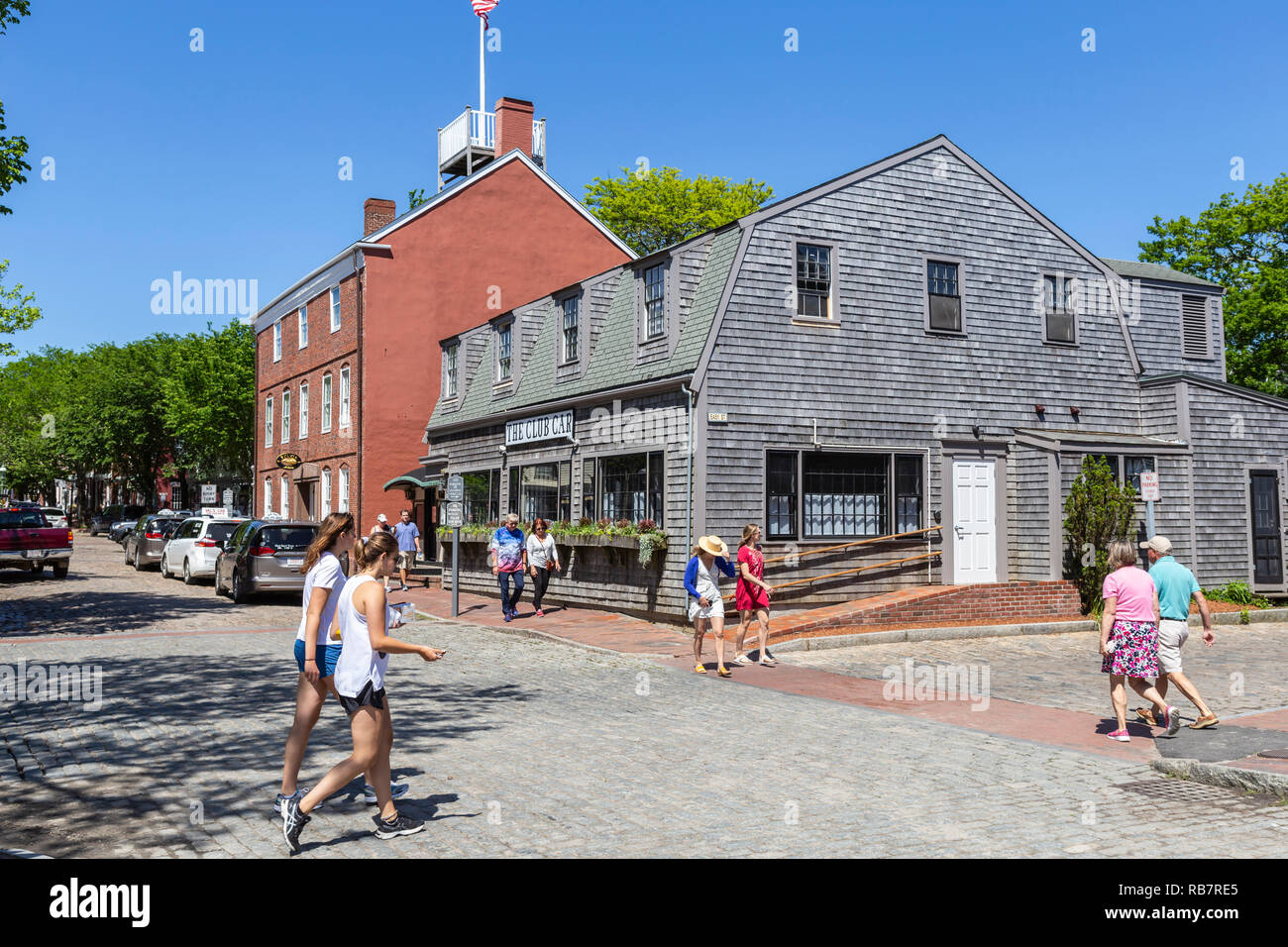 Una vista de la calle principal, incluyendo el restaurante Club Car en Nantucket, Massachusetts. Foto de stock