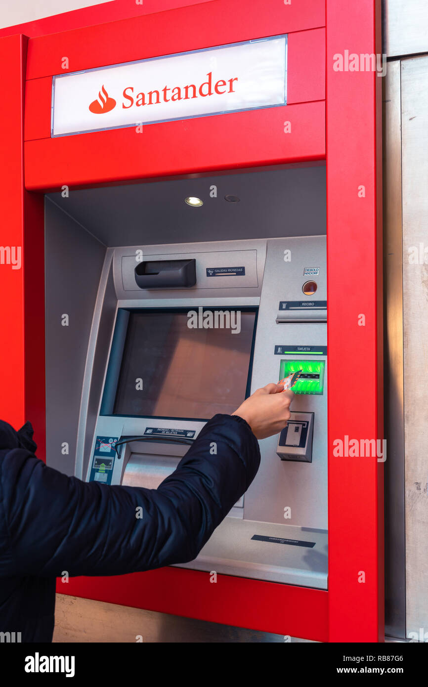 Santander bank card fotografías e imágenes de alta resolución - Alamy