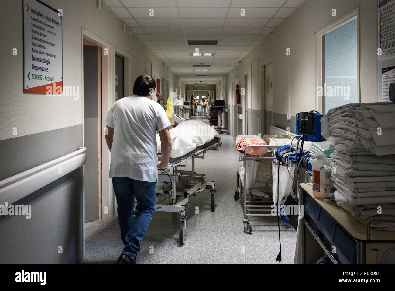 Un hombre ha fallecido en el hospital. Foto de stock