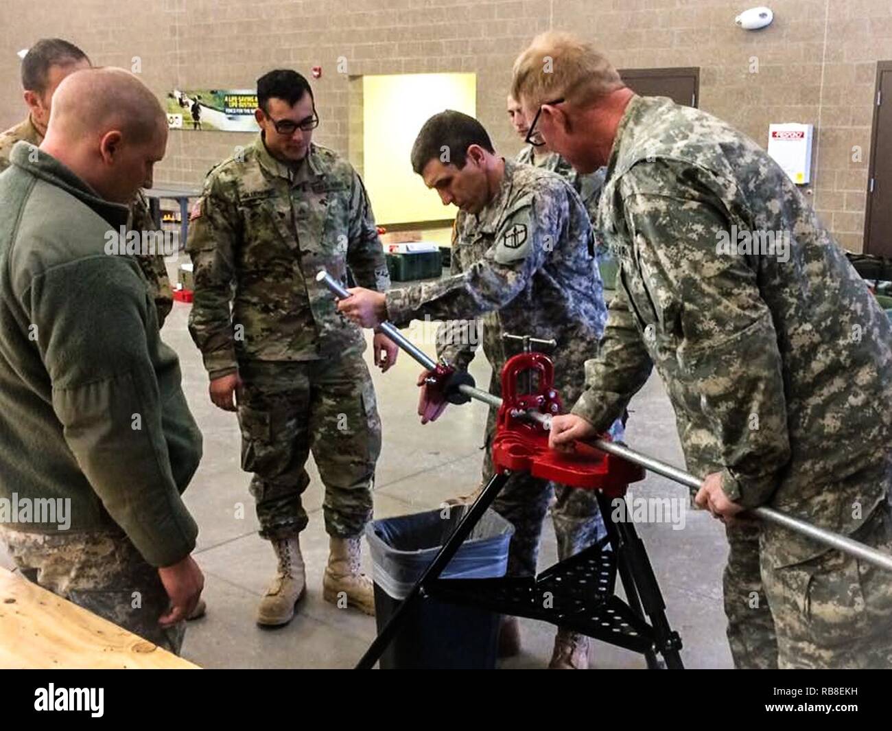 El Sargento. Douglas K. Browning encarga a soldados sobre cómo evaluar