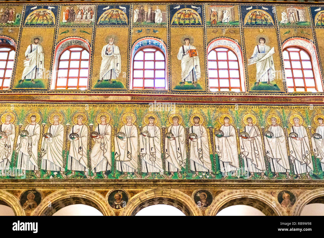 Famosos mosaicos de la Basílica Paleocristiana de San Apollinare Nuovo en Ravenna. Foto de stock