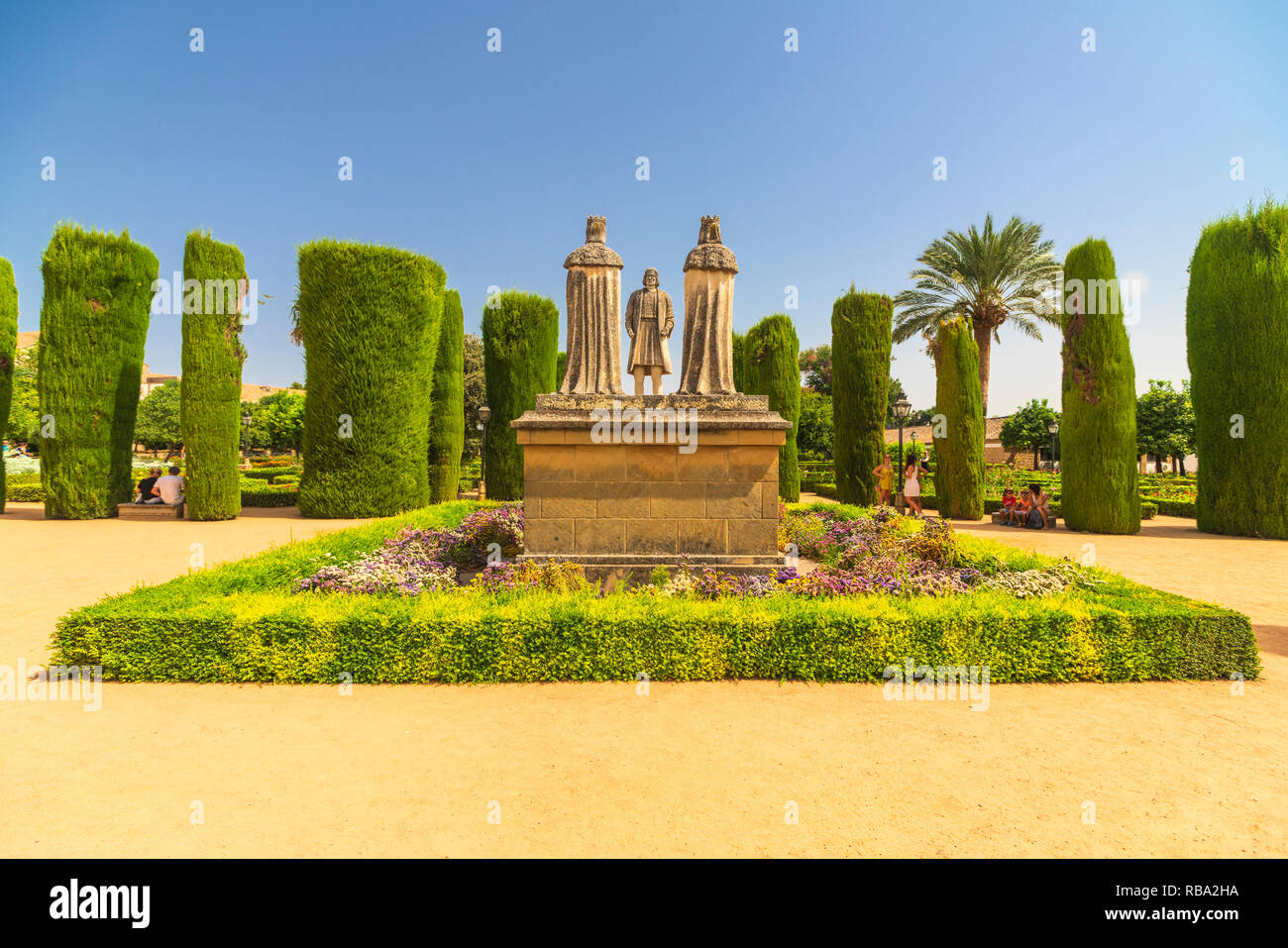 Memorial estatuas de Cristóbal Colón, el rey Fernando y la Reina Isabel, Alcázar de los Reyes Cristianos, Córdoba, España Foto de stock