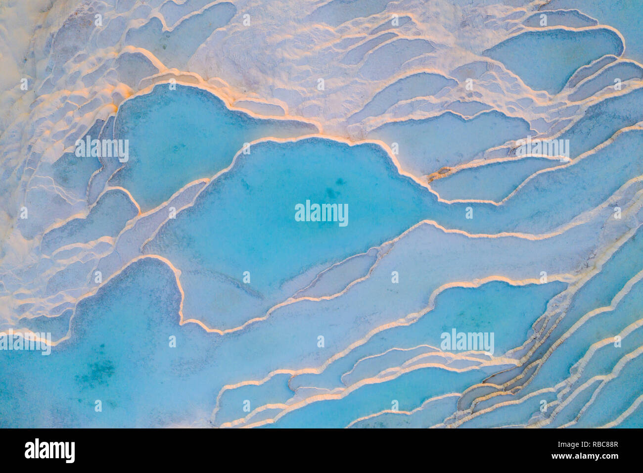 Turquía, provincia de Denizli, Pamukkale, Pamukkale Hierápolis Sitio Arqueológico (UNESCO Sitio), Travertino Natural piscinas termales Foto de stock