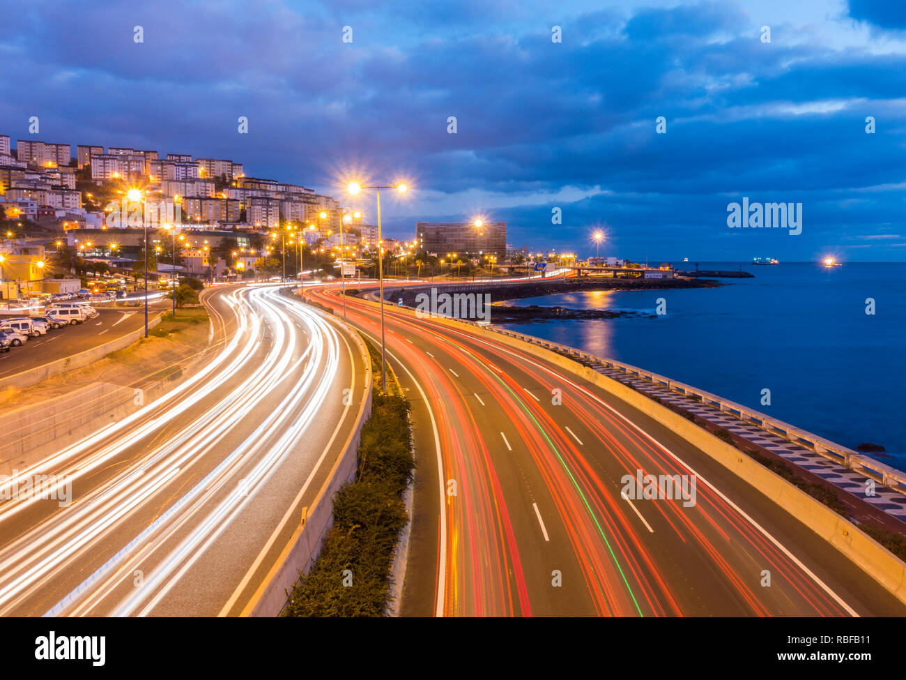 Mañana la hora pico de tráfico de autopistas partida dentro y fuera de la  capital, Las Palmas de Gran Canaria, Islas Canarias, España Fotografía de  stock - Alamy