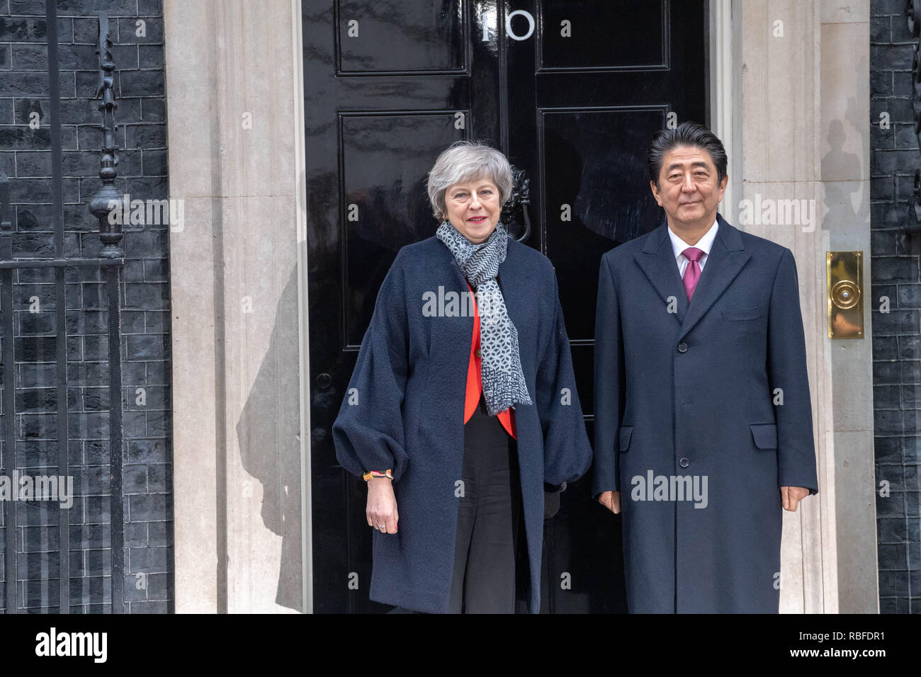 Londres, Reino Unido. 10 de enero de 2019, el Primer Ministro Abe Shirizo del Japón, visitas Teresa Mayo MP PC, Primer Ministro en el número 10 de Downing Street, Londres, Reino Unido. Crédito: Ian Davidson/Alamy Live News Foto de stock