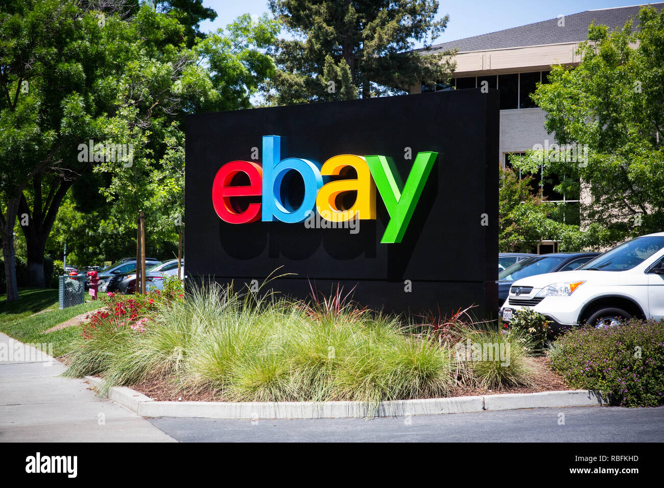 San Jose California USA Mayo 21 2018 La Sede De EBay Campus   San Jose California Usa Mayo 21 2018 La Sede De Ebay Campus Centro De Bienvenida Denominado Main Street Ebay Inc Es Un Lider Global De E Commerce Rbfkhd 