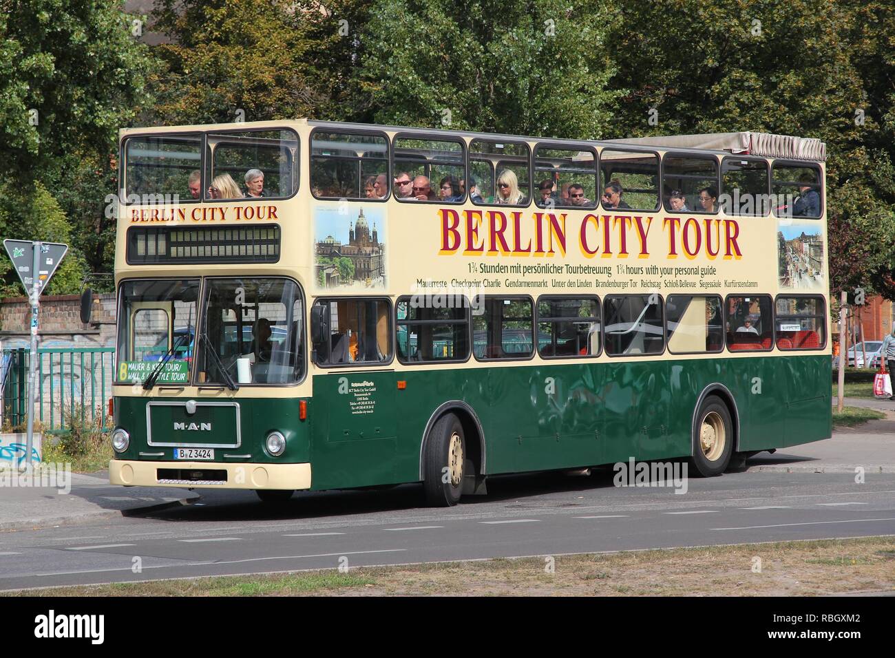 Primeros autobuses fotografías e imágenes de alta resolución - Página 3 -  Alamy