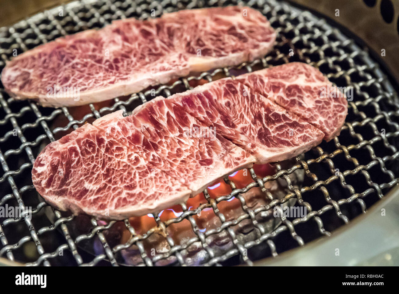 Frescura a la parrilla solomillo barbacoa carne Wagyu japonés yakiniku  Fotografía de stock - Alamy