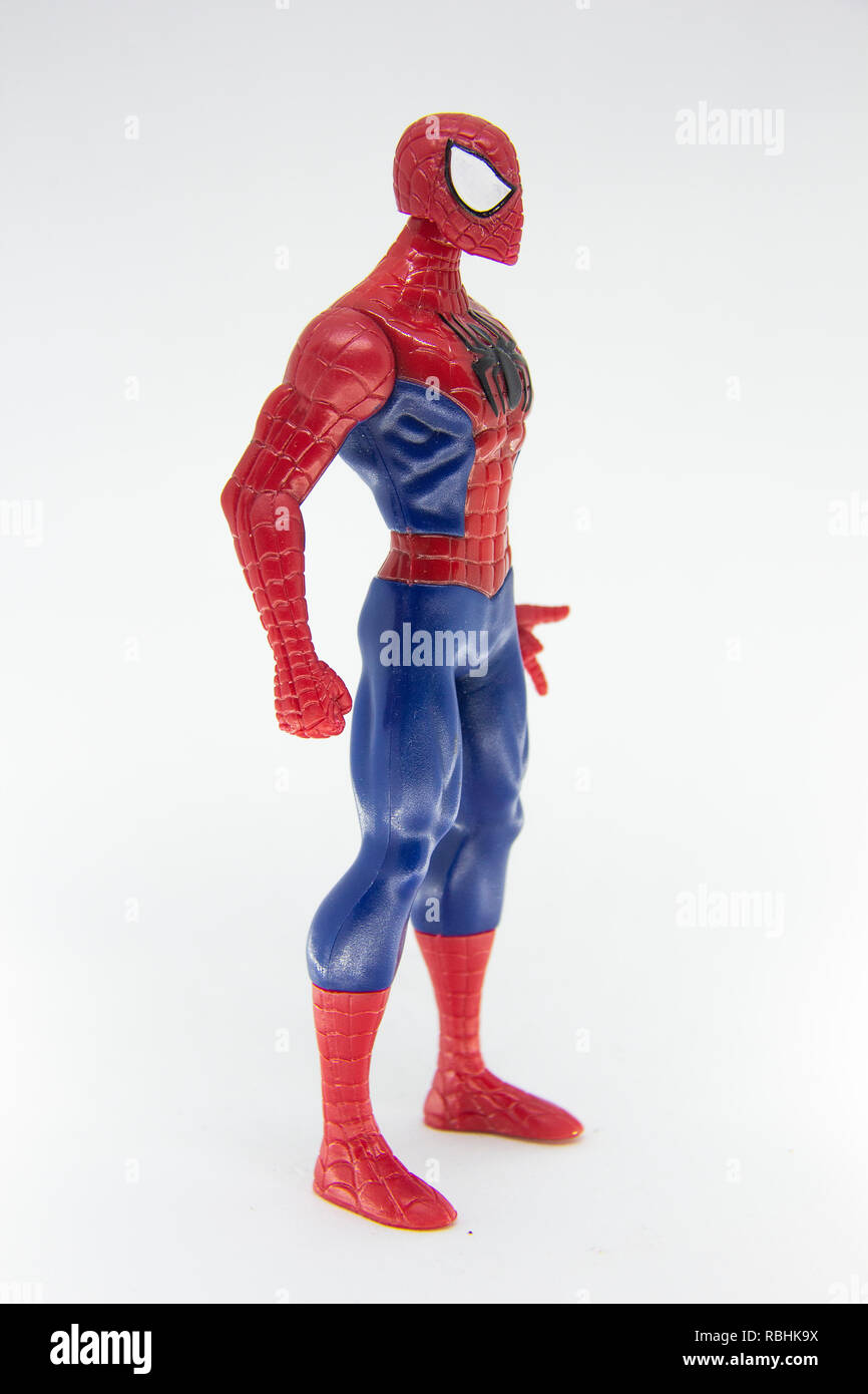 El hombre araña aislados juguete clásico retro aislado sobre fondo blanco. Spiderman  figura de plástico Fotografía de stock - Alamy