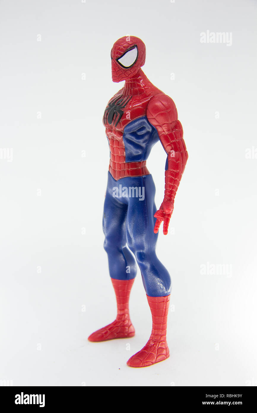 El hombre araña aislados juguete clásico retro aislado sobre fondo blanco. Spiderman figura de plástico Fotografía de stock - Alamy