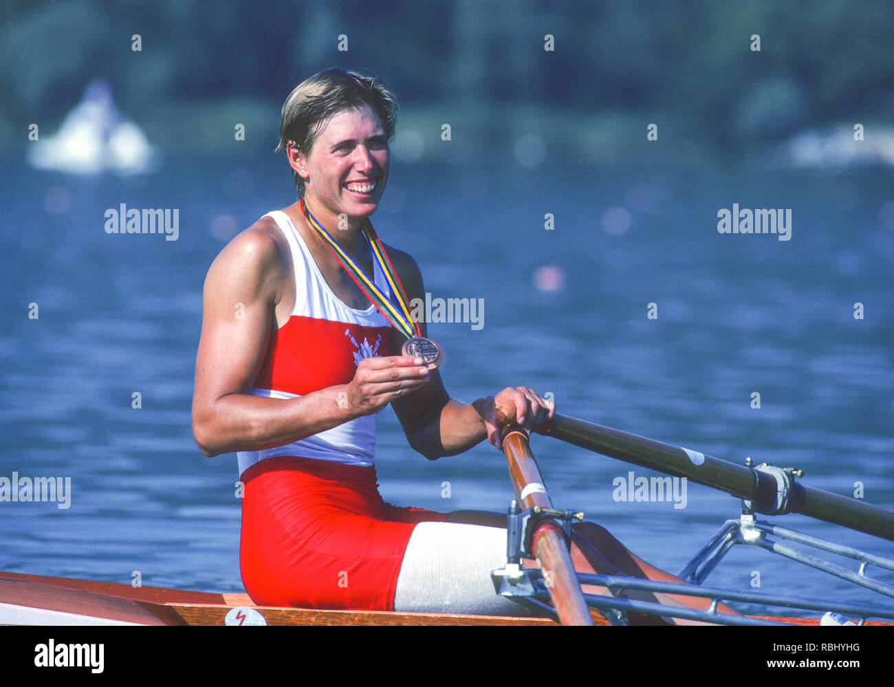 Los Juegos Olímpicos de Barcelona 1992 regata olímpico - Lago Banyoles puede W1X. Silken Laumann en premios dock.; con la pierna vendada, tras una colisión con otro barco en una regata Europeos anteriores, {obligatorio © Crédito: Peter Spurrier/Intersport imágenes] Foto de stock