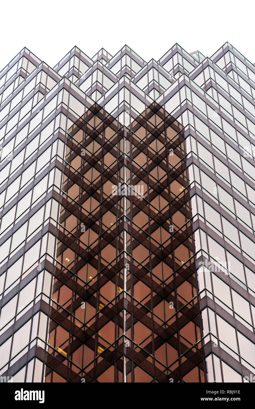 Detalles arquitectónicos de una Queen Street East Tower, en el centro de Toronto, Canadá Foto de stock