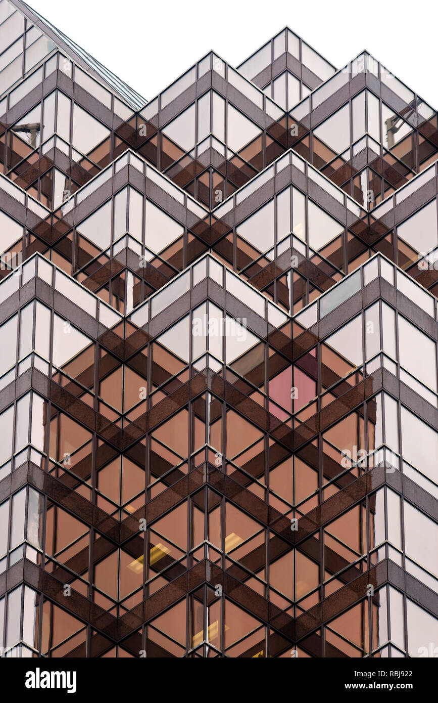 Detalles arquitectónicos de una Queen Street East Tower, en el centro de Toronto, Canadá Foto de stock