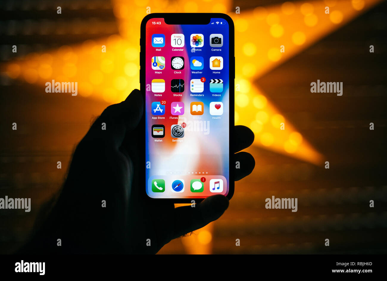 Apple iPhone X en aplicaciones de pantalla de inicio de fondo
