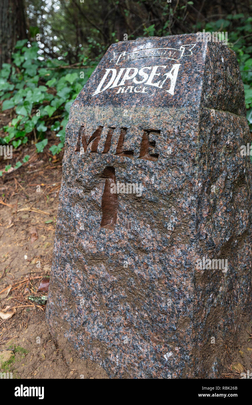 El 1 Mile Marker es un icono de la Dipsea Race, la más antigua de cross