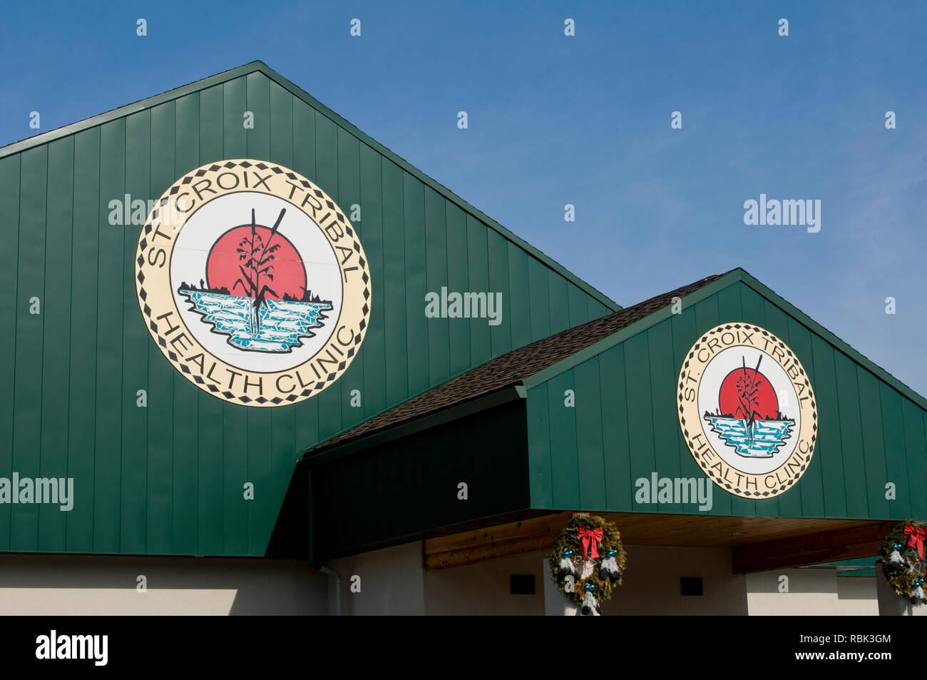 Hertel, Wisconsin. St. Croix Tribal Health Clinic. Sirviendo a los