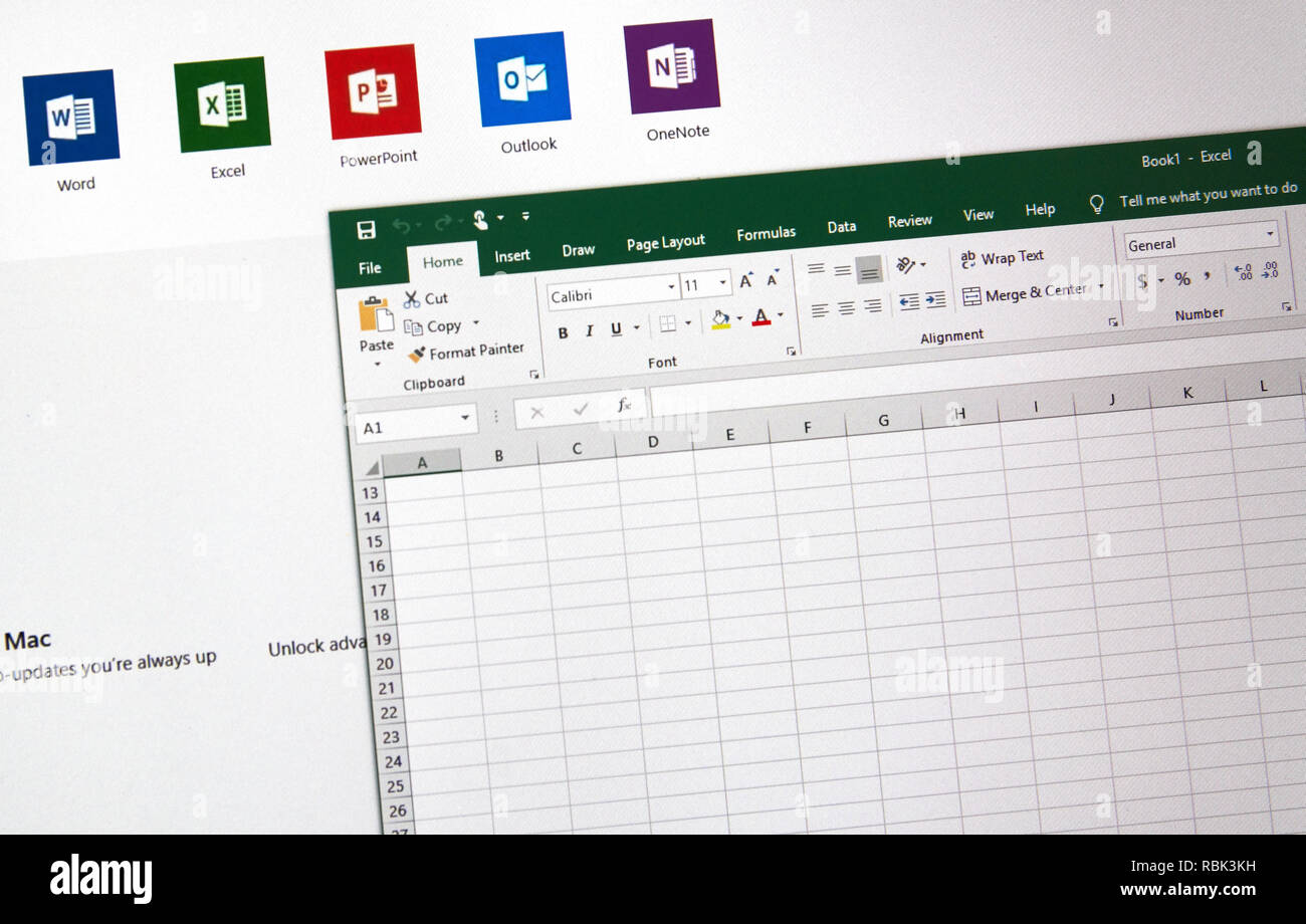 MONTREAL, Canadá - 10 de enero de 2019: Microsoft Office 2019 Hoja de  cálculo de Excel en una pantalla. Microsoft Office 2019 es la nueva versión  de Microsoft Office Fotografía de stock - Alamy
