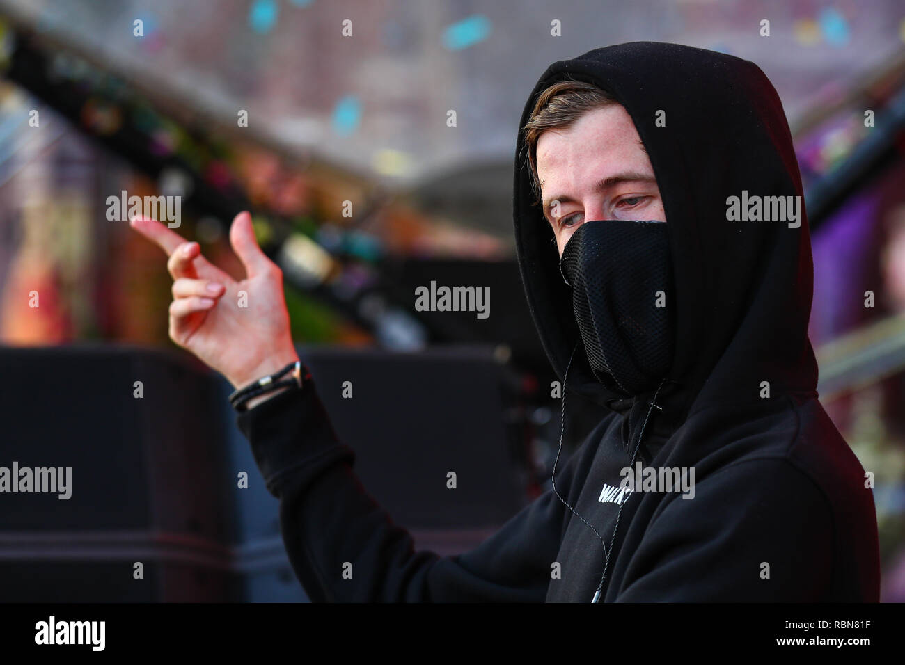 Dj alan walker fotografías e imágenes de alta resolución - Alamy