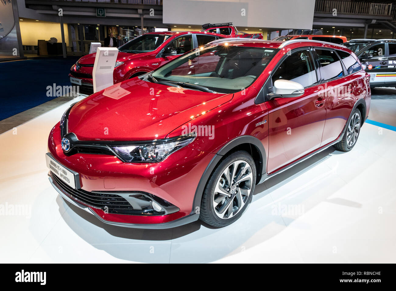 Toyota auris hybrid fotografías e imágenes de alta resolución - Alamy