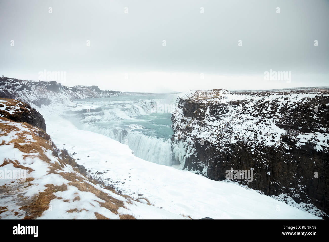 Las cascadas congeladas en Gullfoss en Islandia Foto de stock