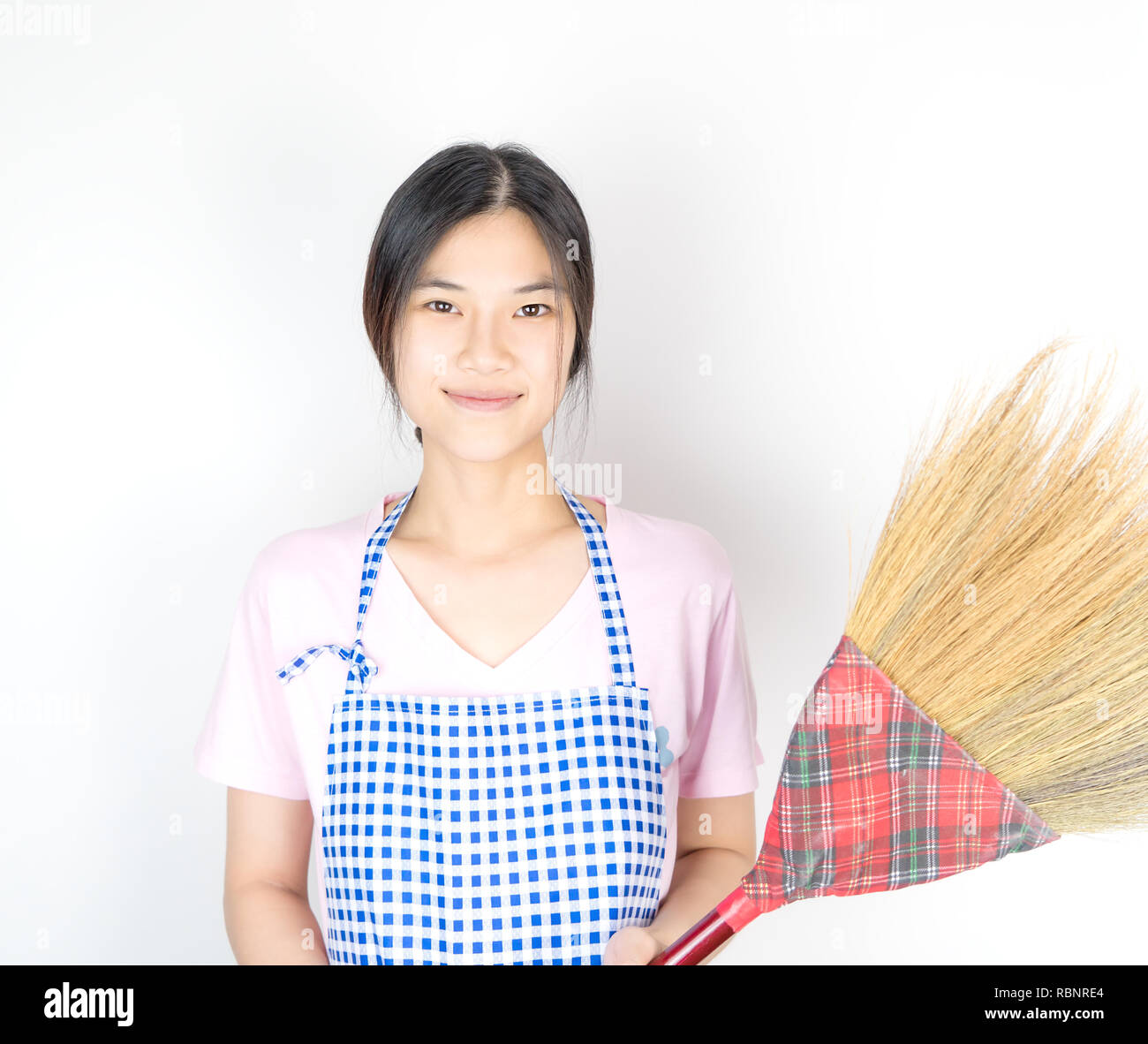 Mujeres asiáticas limpiando folk usando azulejos de mopa Fotografía de  stock - Alamy