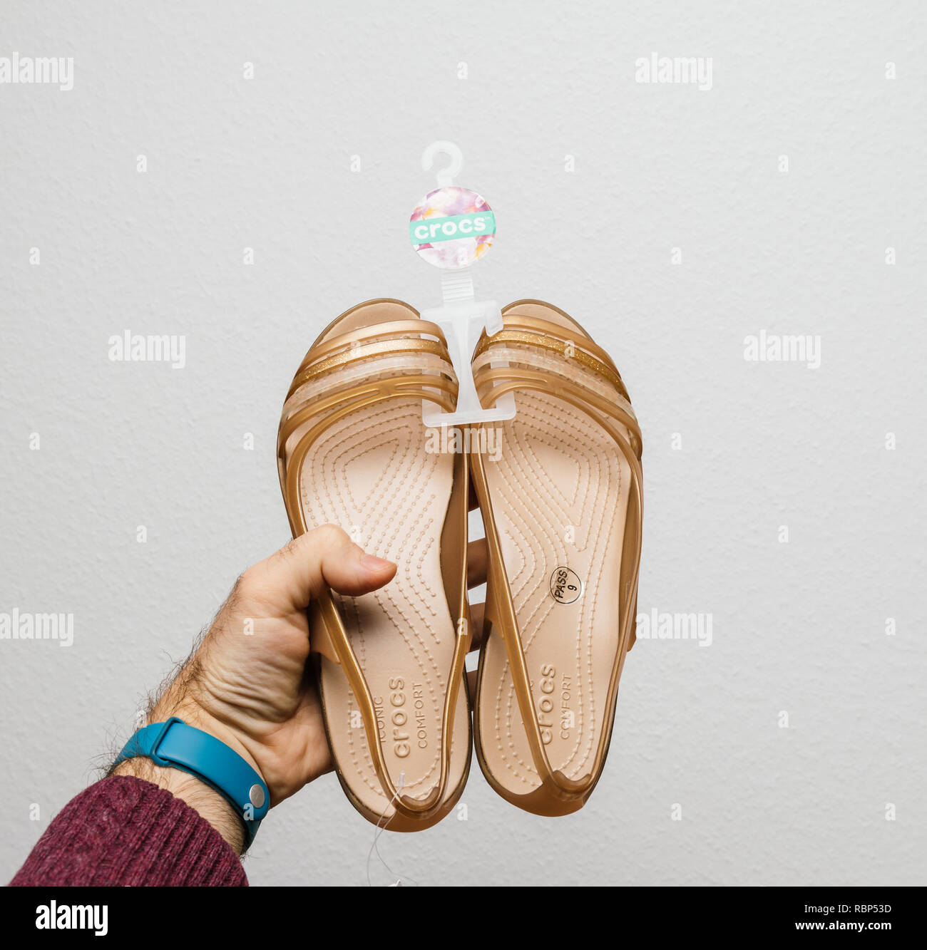 Crocs croc shoes footwear fotografías e imágenes de alta resolución - Alamy