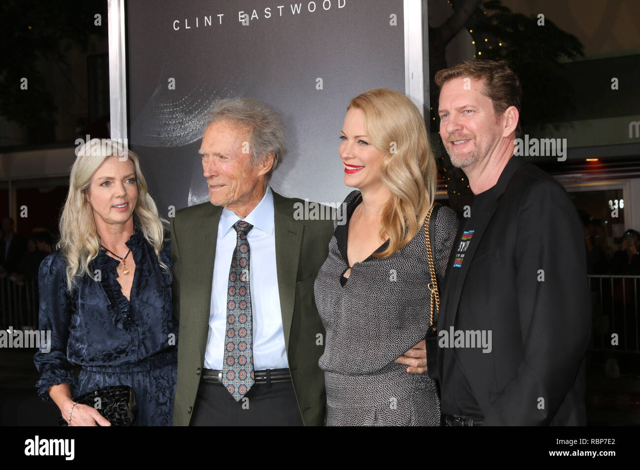 'La Mula' Estreno mundial en el Village Theatre el 10 de diciembre de 2018, en Westwood, CA Con: Christina Sandera, Clint Eastwood, Alison Eastwood, Stacy Poitras firman donde: Westwood, California, Estados Unidos Cuándo: 10 Dec 2018 Crédito: Nicky Nelson/WENN.com Foto de stock
