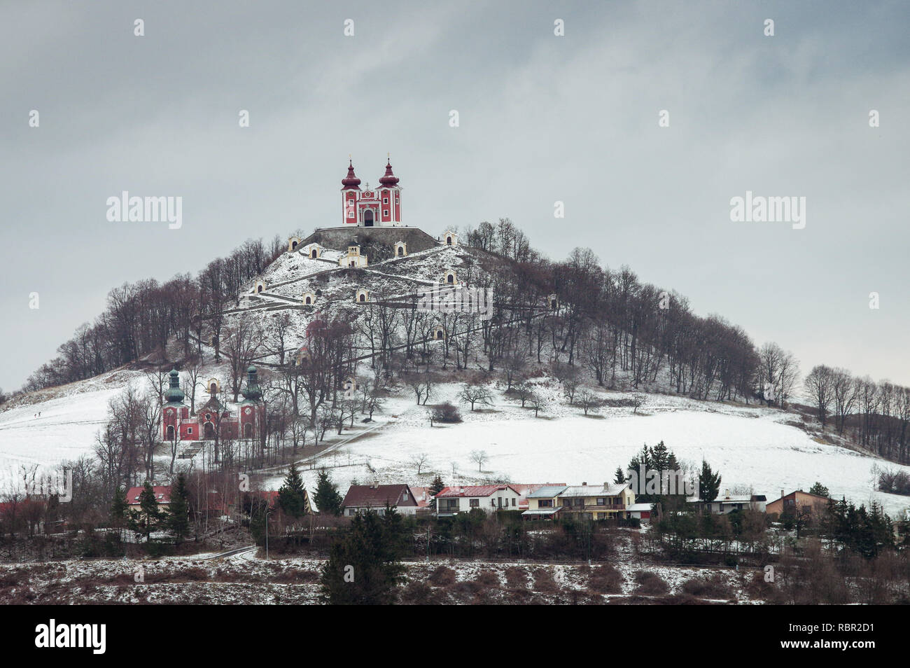 Hermoso Calvario en Banska Stiavnica barroca (Patrimonio de la Humanidad de la UNESCO) en Eslovaquia, Europa Central Foto de stock